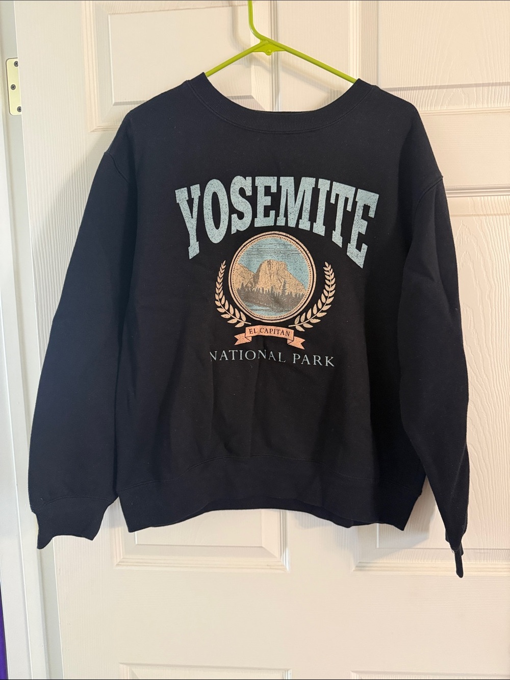 Forever 21 Black Yosemite Graphic Crewneck Sweatshirt